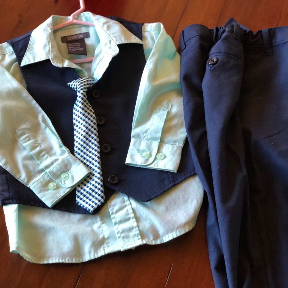 Kenneth Cole size 3T boys suit